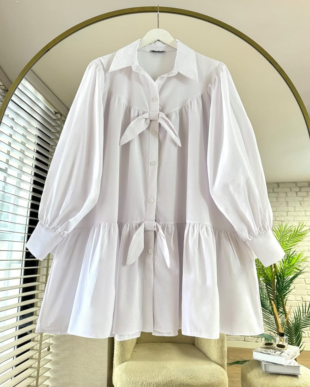 Shabby shirt with bow (White)