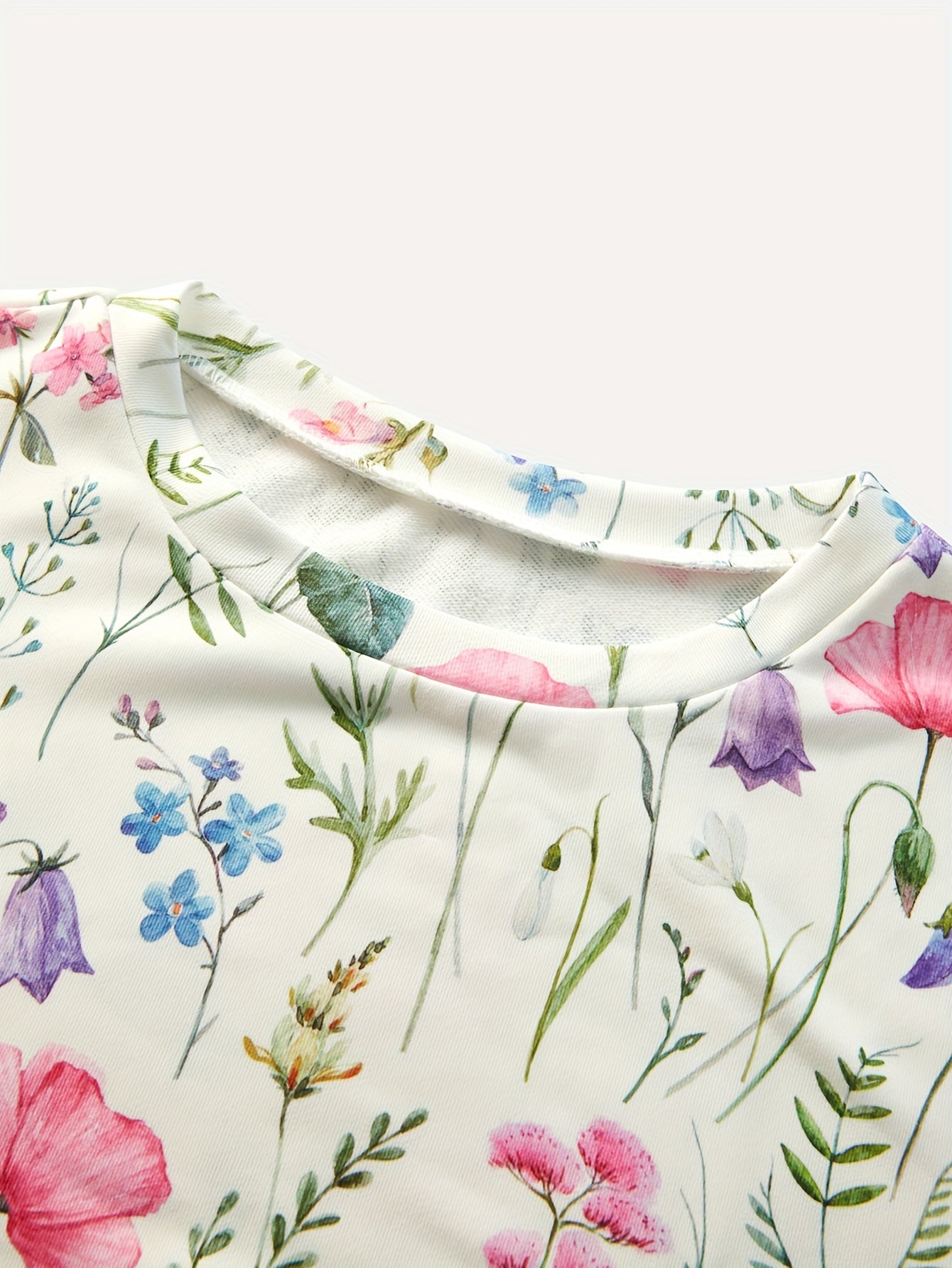 Elegant floral sweatshirt for women